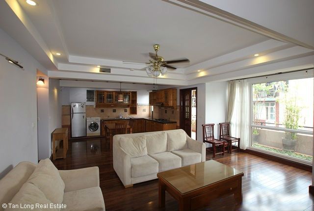 Cho thuê căn hộ 2 phòng ngủ, đủ đồ tại Yên Phụ, 1200$