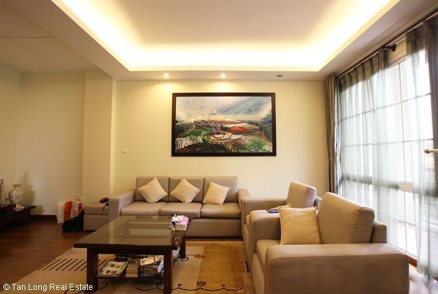 Cho thuê căn hộ 2 phòng ngủ Hoàn Kiếm, 140m2, 1500$.