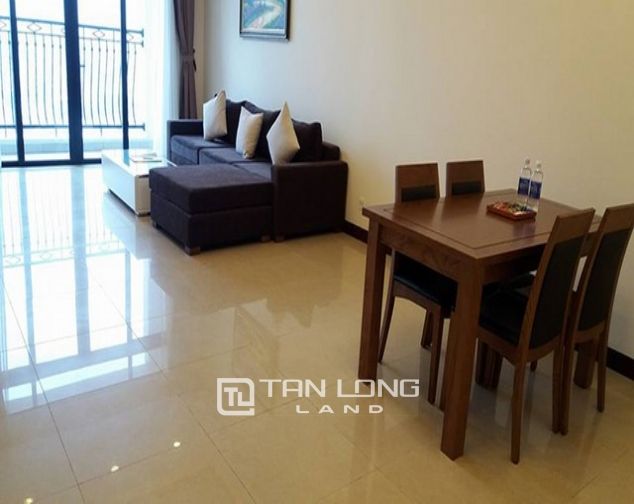 Cho thuê căn hộ 2 phòng ngủ R4 chung cư Royal City tại quận Thanh Xuân