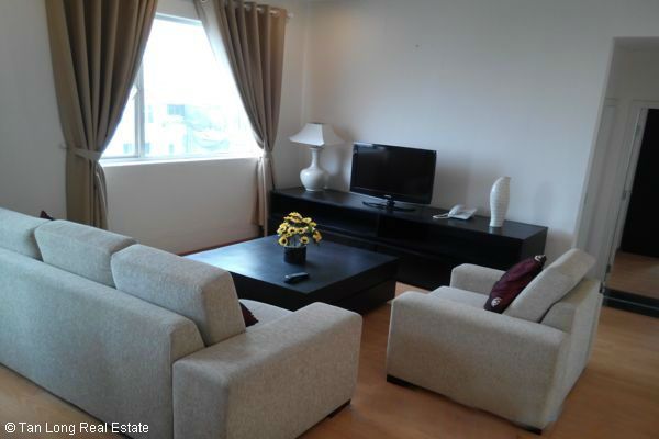 Cho thuê căn hộ 2 phòng ngủ tại Hoàn Kiếm, 85m2, 1600$.