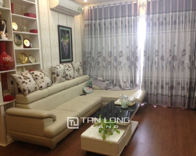Cho thuê căn hộ 3 phòng ngủ, đủ đồ nội thất tại tháp B Golden Palace