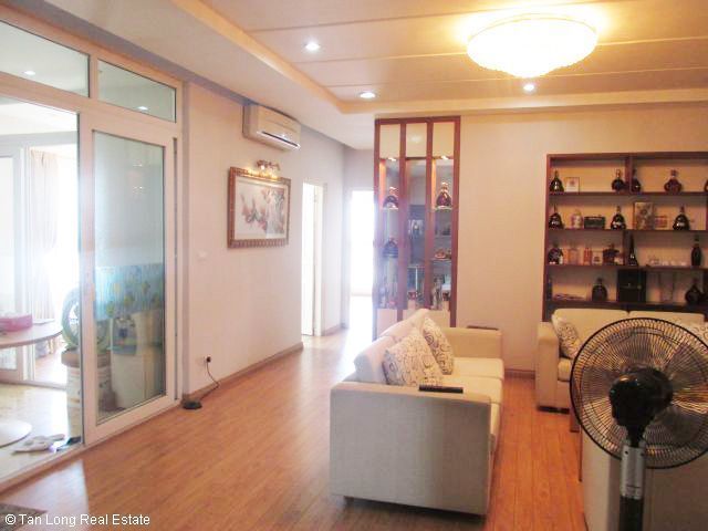 Cho thuê căn hộ 3 phòng ngủ, đủ đồ tại Vườn Đào, quận Tây Hồ
