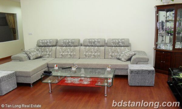 Cho thuê căn hộ 3 phòng ngủ, đủ đồ trong tòa nhà Vườn Xuân