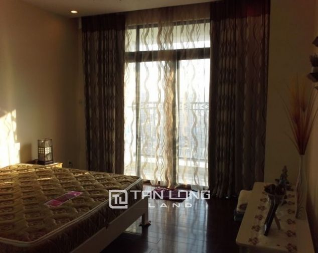 Cho thuê căn hộ 3 phòng ngủ tầng cao chung cư Royal city tại 72 Nguyễn Trãi, quận Thanh Xuân