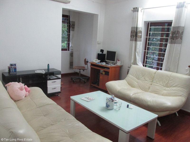 Cho thuê căn hộ 75m2, 3 phòng ngủ tại Vạn Bảo, quận Ba Đình