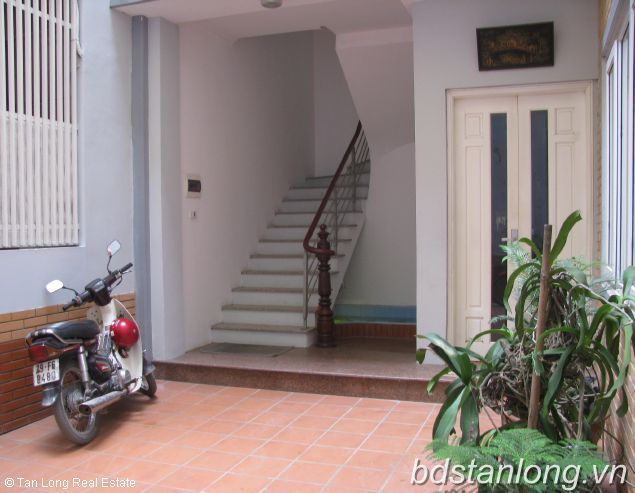 Cho thuê căn hộ 90 m2 ở làng Nghi Tàm, Tây Hồ, Hà Nội
