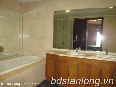 Cho thuê căn hộ cao cấp tại Royal City Hà Nội.