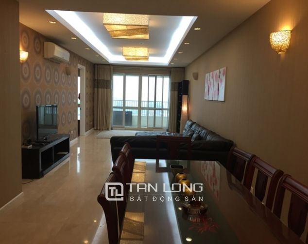 Cho thuê căn hộ cao cấp tầng cao 145m2, 3 phòng ngủ tại tòa P2, Ciputra, Hà Nội