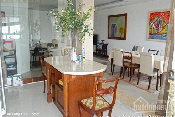 Cho thuê căn hộ chung cư 146 m2 tòa nhà 249A Thụy Khuê, quận Tây Hồ