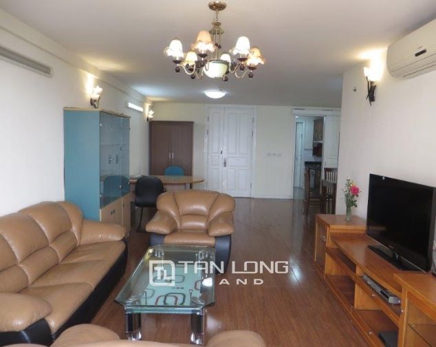 Cho thuê căn hộ chung cư 182m2, 4 phòng ngủ khu P1 Ciputra, quận Tây Hồ