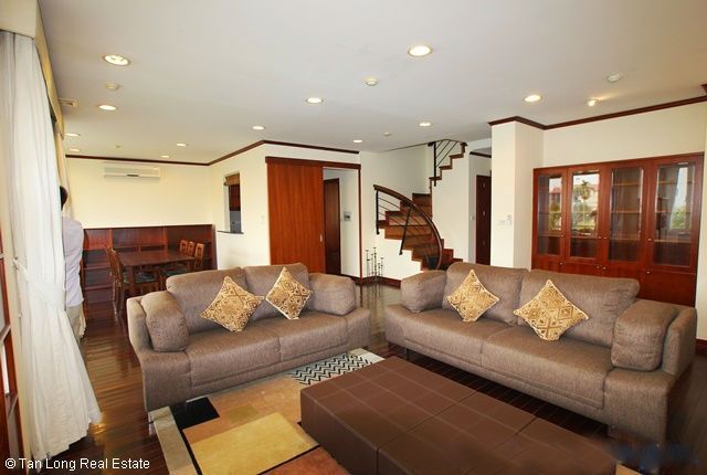 Cho thuê căn hộ dịch vụ penthouse Tây hồ, 3 phòng ngủ, 2500$