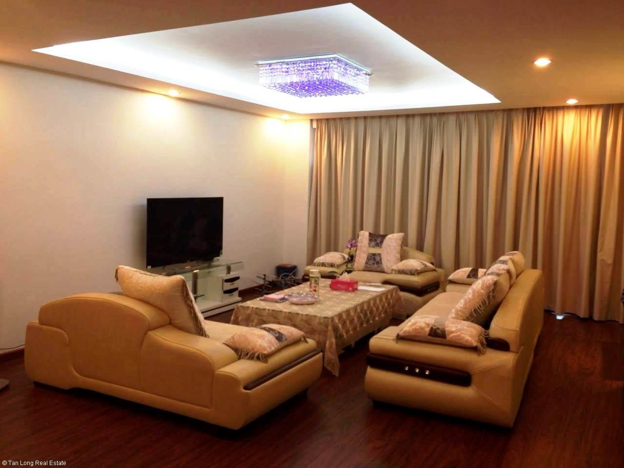 Cho thuê căn hộ diện tích 126m2, 3 phòng ngủ tại Golden Land Nguyễn Trãi