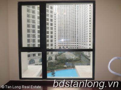 Cho thuê căn hộ không đồ tại Royal City