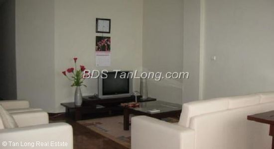 Cho thuê căn hộ ở phố Lê Thánh Tông, quận Hoàn Kiếm, Hà Nội.