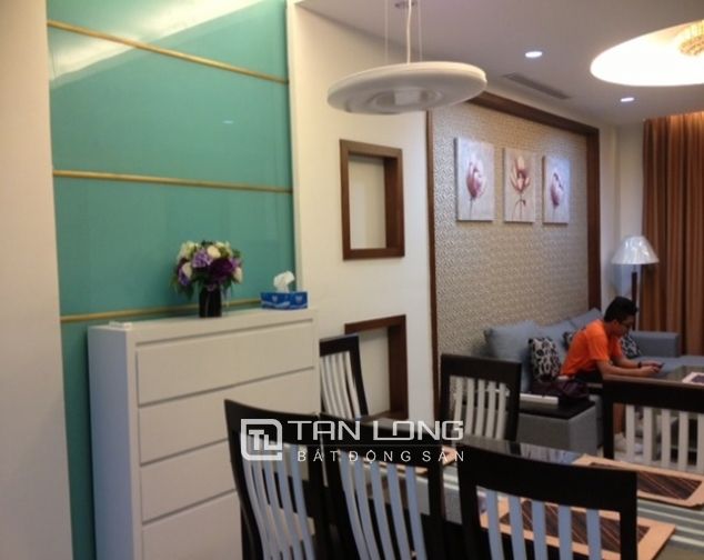 Cho thuê căn hộ R2, 3 phòng ngủ tại chung cư Vinhomes Royal City, quận Thanh Xuân