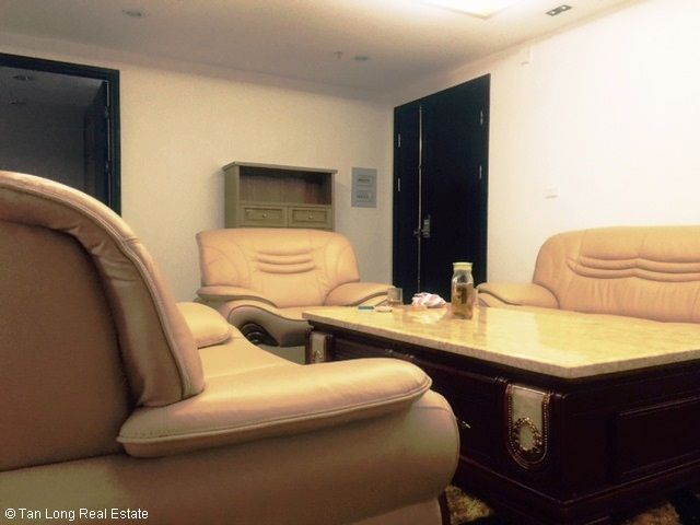 Cho thuê căn hộ tại Golden Land diện tích 111m2, 2 phòng ngủ, trang bị đồ đẹp