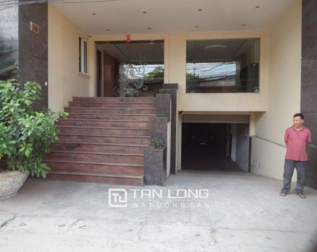 Cho thuê căn hộ tầng 3 tại Lạc Long Quân, quận Tây Hồ