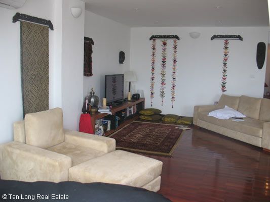 Cho thuê căn hộ tầng 5 view hồ 90m2 quận Tây Hồ, Hà Nội