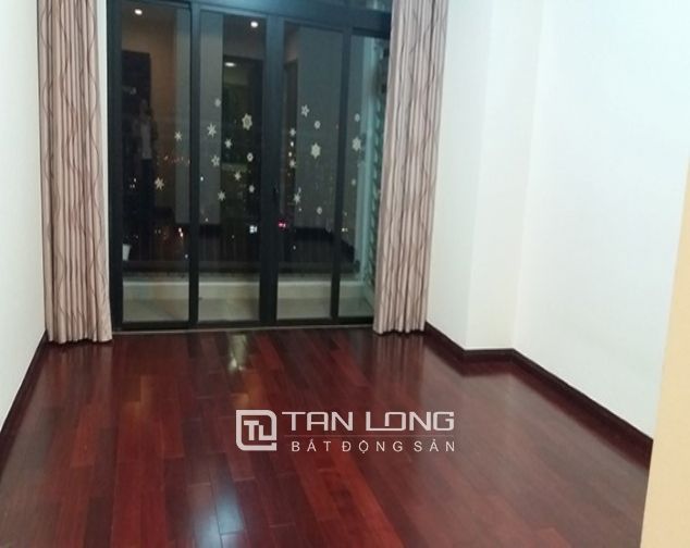 Cho thuê căn hộ tầng cao 3 phòng ngủ 148m2 ở Tòa R1 Royal City, quận Thanh Xuân, Hà Nội