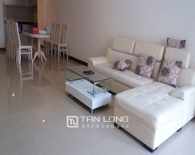 Cho thuê căn hộ tầng cao 3 phòng ngủ, đủ đồ tại tòa R1 – Royal City