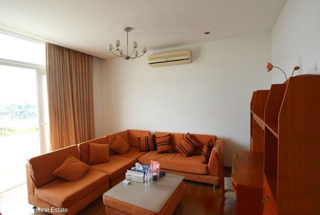Cho thuê căn hộ Trúc Bạch 2 phòng ngủ, 75m2, 850$.