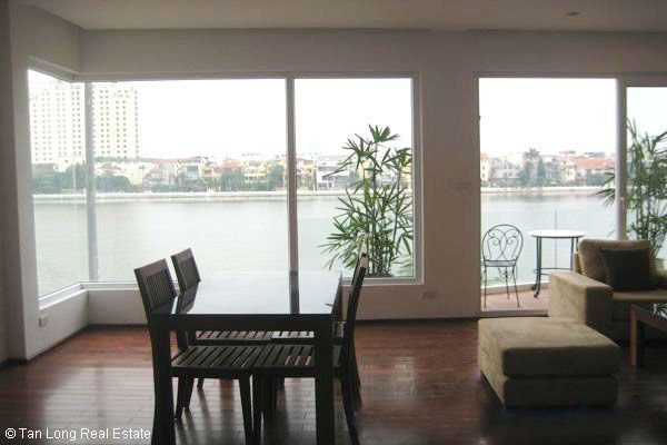Cho thuê căn hộ view Hồ Tây, 2 phòng ngủ, đủ đồ, 1500$.