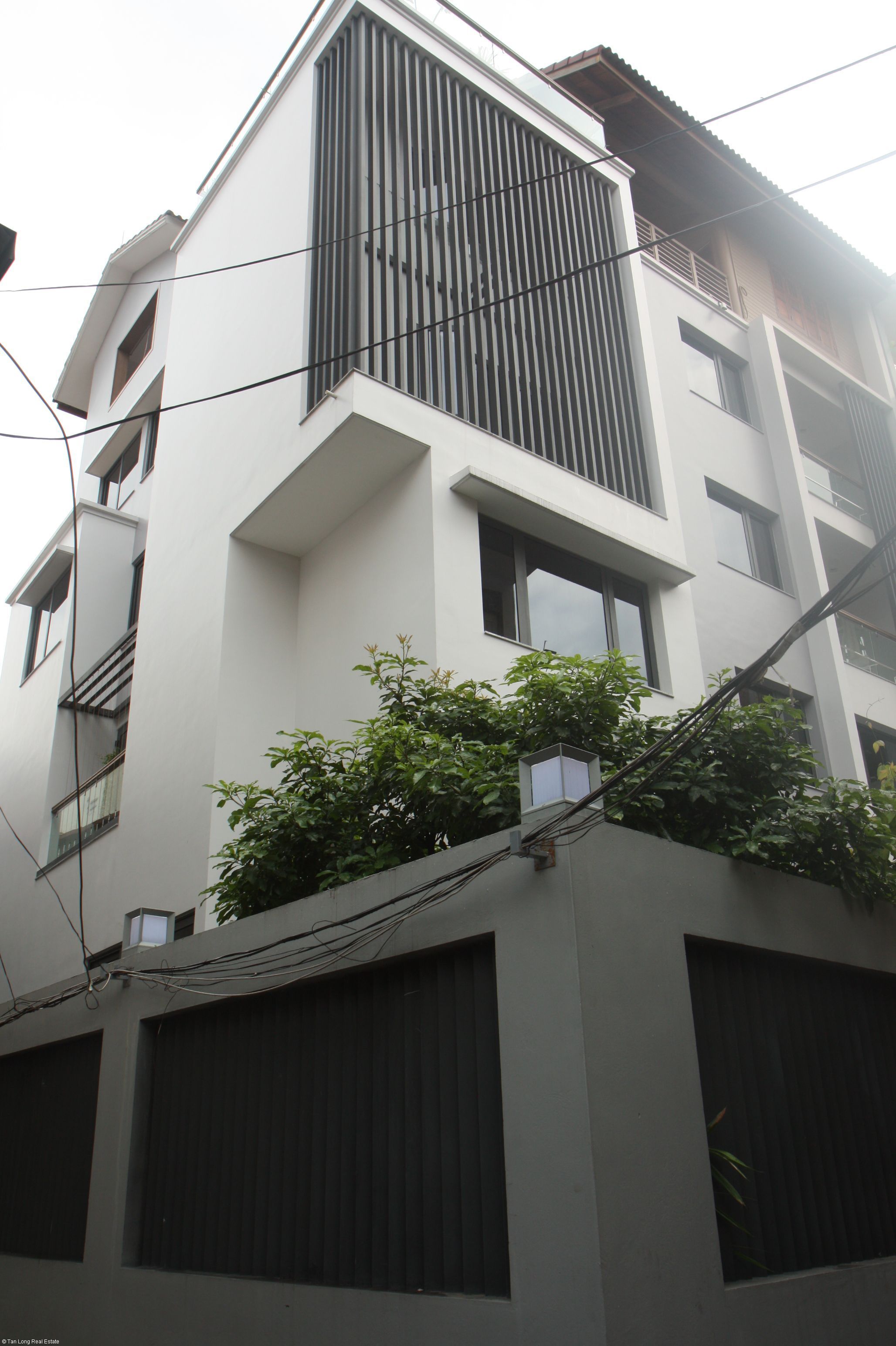 Cho thuê căn hộ view Hồ Tây tại Trích Sài, phố Võng Thị, quận Tây Hồ
