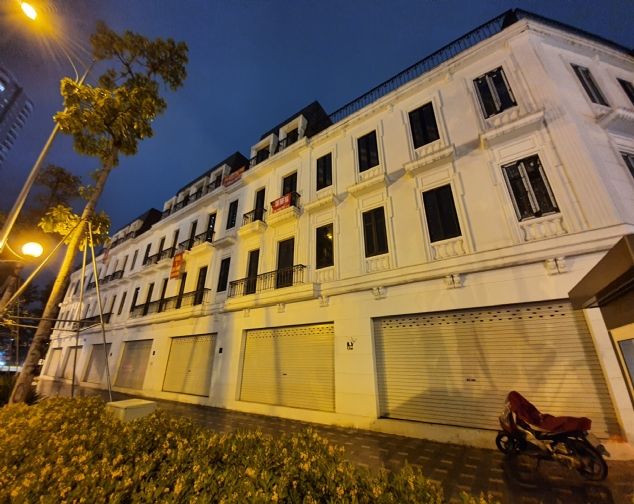 Cho thuê căn Shophouse Embassy Garden mặt đường 60m2, lô góc chéo giá tốt nhất thị trường