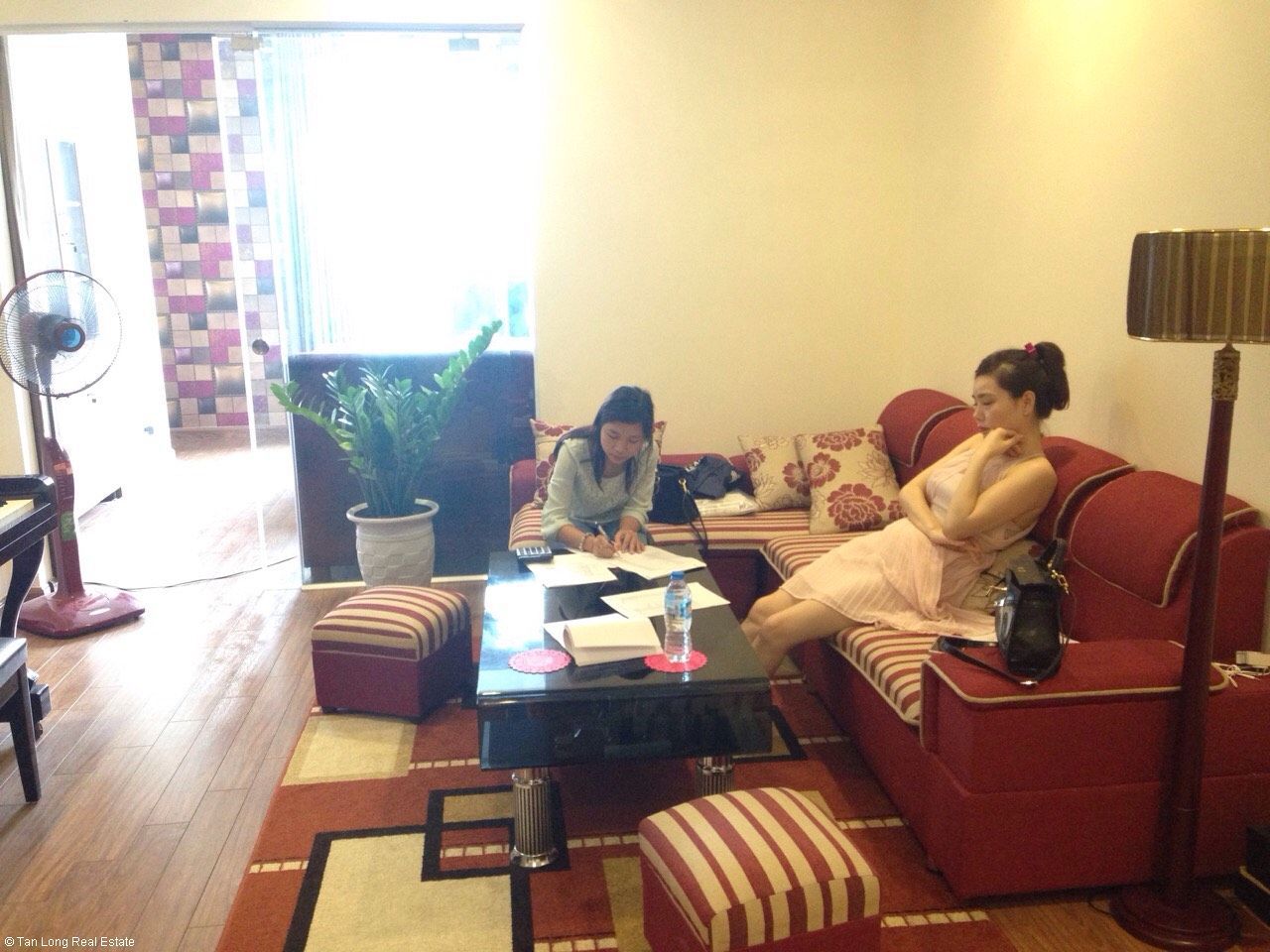 Cho thuê chung cư 2 ngủ, đủ đồ tại Vinhomes Times City, quận Hai Bà Trưng