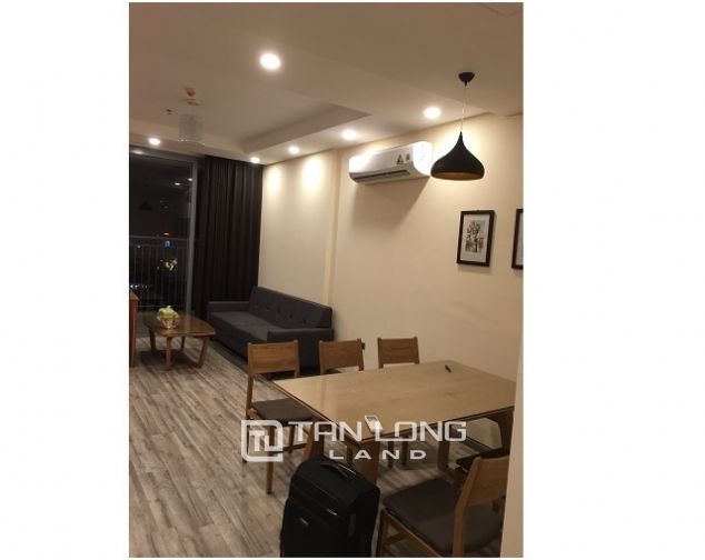 Cho thuê chung cư 2 phòng ngủ tại Vinhomes Nguyễn Chí Thanh, quận Đống Đa