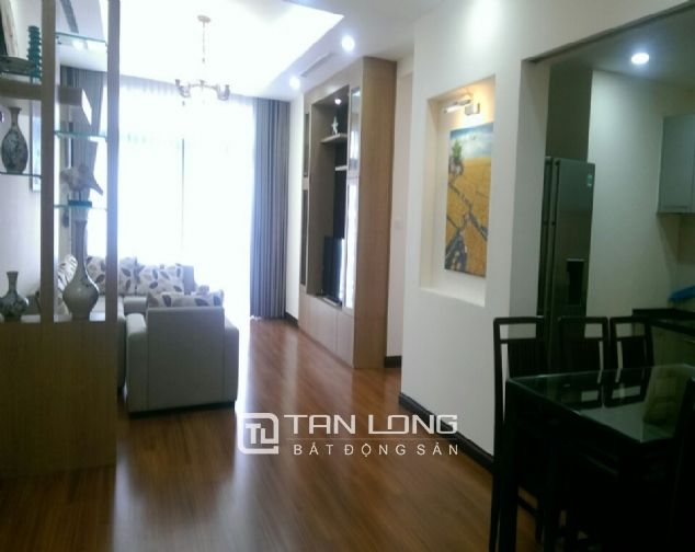 Cho thuê chung cư 3 phòng ngủ, đủ đồ tại R4 Vinhomes Royal City, quận Thanh Xuân