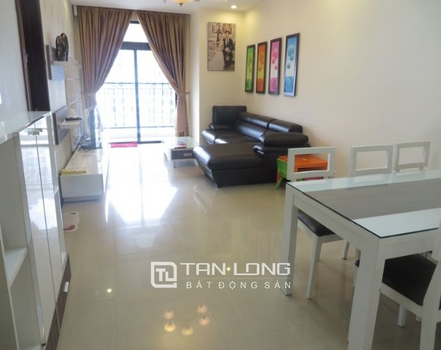 Cho thuê chung cư 88m2, 2 phòng  ngủ tòa R1 Vinhomes Royal City
