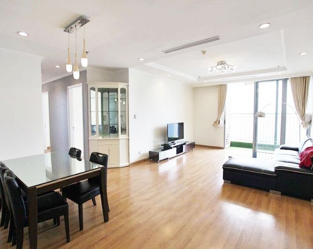 Cho thuê chung cư Vinhomes 56 Nguyễn Chí Thanh, 3 ngủ, 110m2, full nội thất nhập khẩu khẩu châu Âu