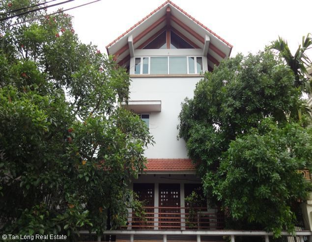 Cho thuê gấp biệt thự 300m2 có bể bơi tại Đặng Thai Mai, quận Tây Hồ