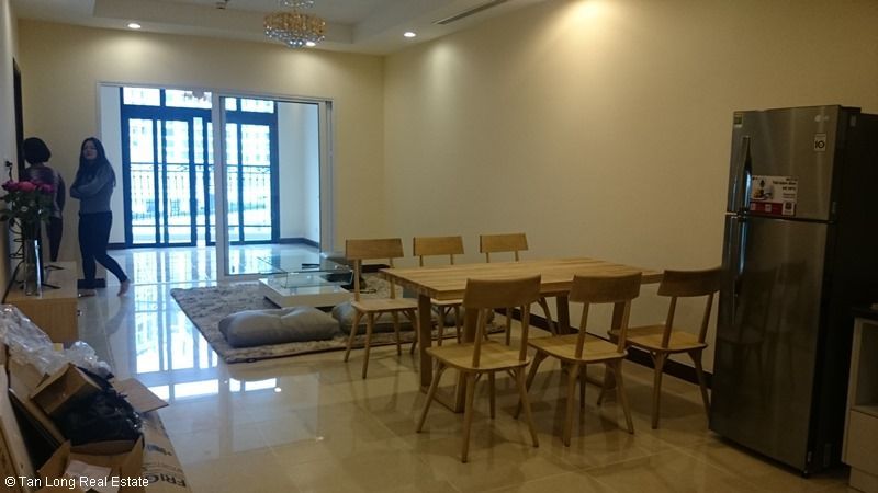 Cho thuê gấp căn hộ đủ đồ tại Royal City, quận Thanh Xuân, Hà Nội