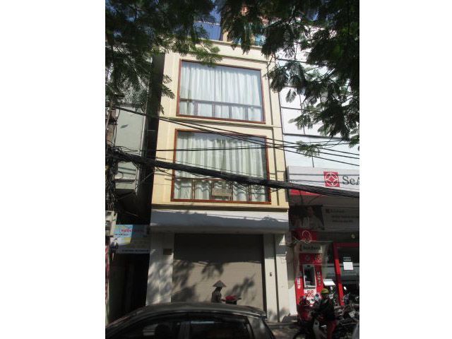 Cho thuê gấp nhà mặt đường 54m2 x 3.5 tầng mới xây tại Đội Cấn