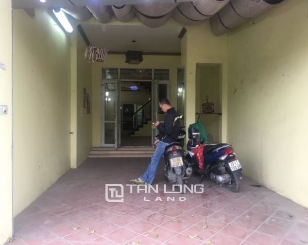 Cho thuê nhà 100m2 x 5 tầng tại Âu Cơ, quận Tây Hồ