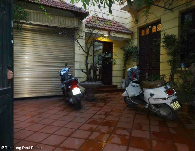 Cho thuê nhà 140m2 x 2.5 tầng tại Lạc Long Quân, quận Tây Hồ