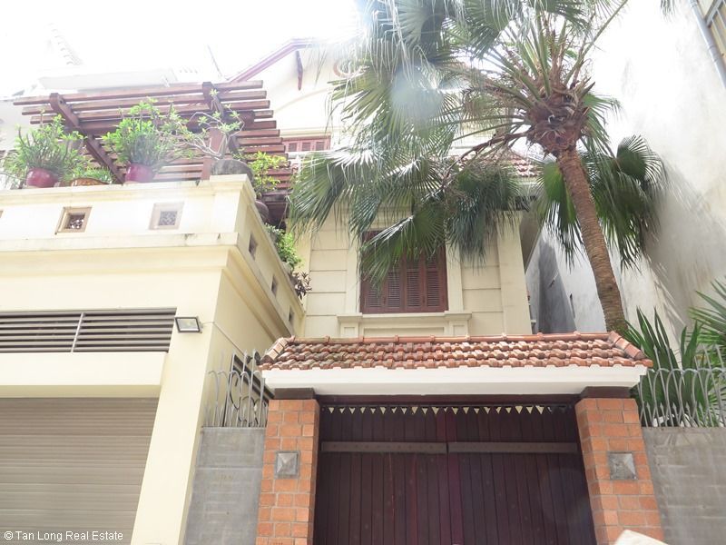 Cho thuê nhà 200m2 x 3 tầng tại Vạn Bảo, quận Ba Đình