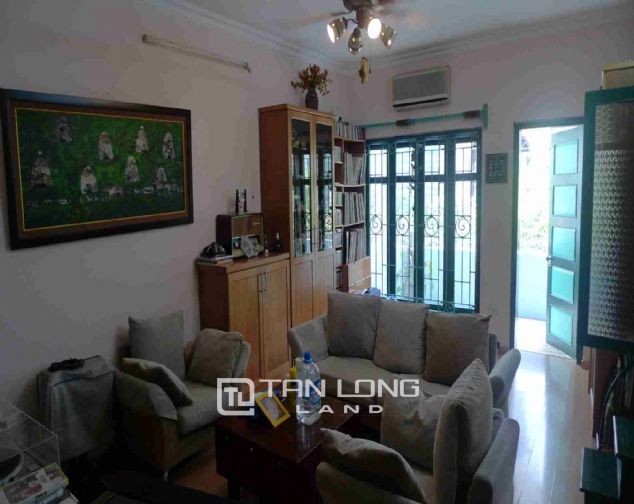 Cho thuê nhà 2.5 tầng, diện tích 160m2 ở Đội Cấn, quận Ba Đình, giá thuê 22 triệu/thang