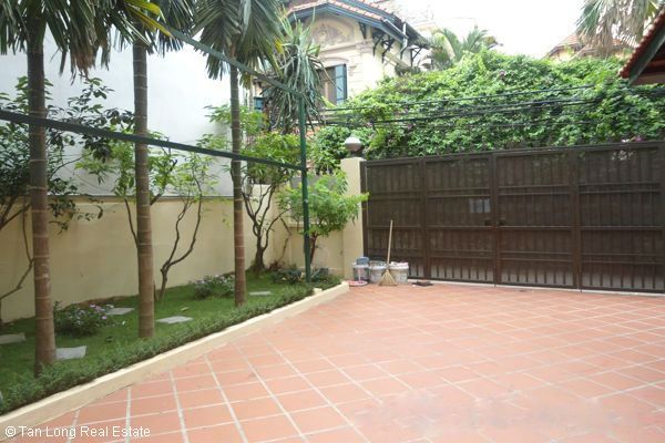Cho thuê nhà 3 phòng ngủ đủ đồ tại Tây Hồ, 1300$