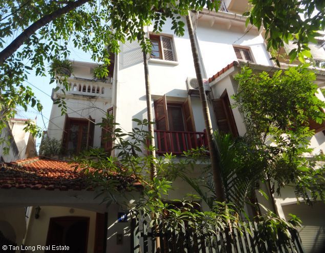 Cho thuê nhà 3 tầng tại Đặng Thai Mai, quận Tây Hồ