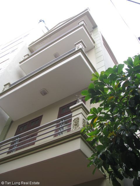 Cho thuê nhà 4 tầng, đủ đồ tại Âu Cơ, Tây Hồ, Hà Nội