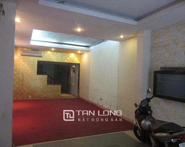 Cho thuê nhà 5 tầng, 7 phòng ngủ tại Đào Tấn, quận Ba Đình