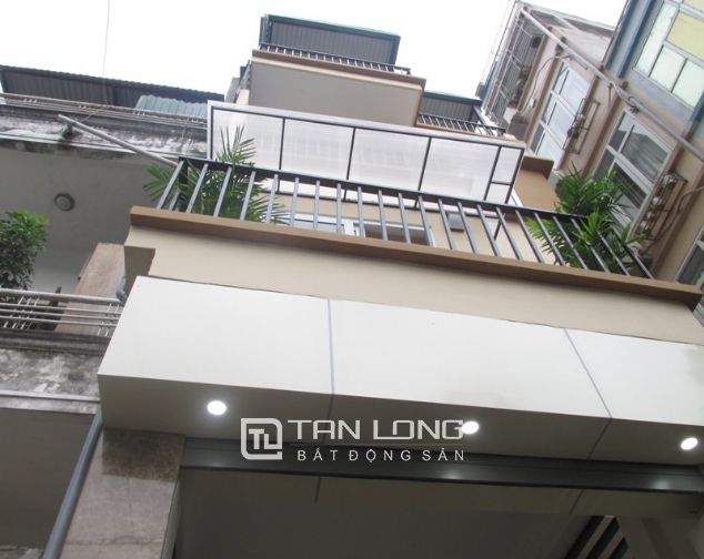 Cho thuê nhà 50m2 x 4 tầng tại Đê La Thành, quận Đống Đa