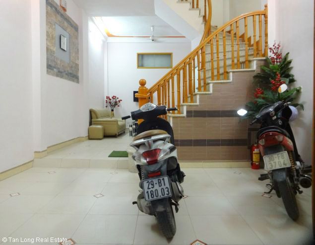 Cho thuê nhà 50m2 x 5 tầng tại Đặng Thai Mai, quận Tây Hồ