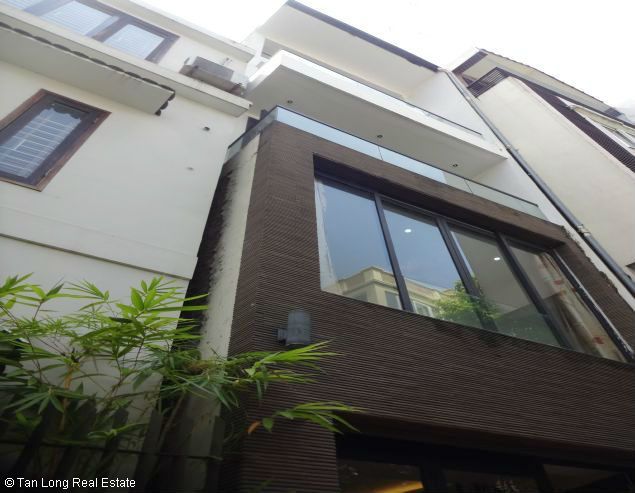 Cho thuê nhà 75m2 x 5 tầng tại Đặng Thai Mai, quận Tây Hồ