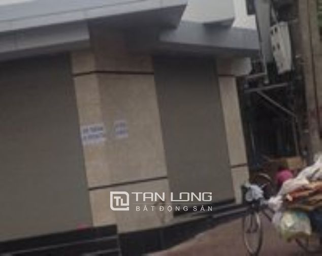 Cho thuê nhà căn góc 4 tầng 2 mặt tiền trên đường Trần Quốc Hoàn, Cầu Giấy.