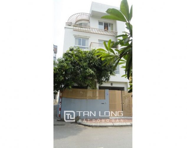 Cho thuê nhà đẹp 04 phòng ngủ đủ đồ ở Bồ Đề, Long Biên.