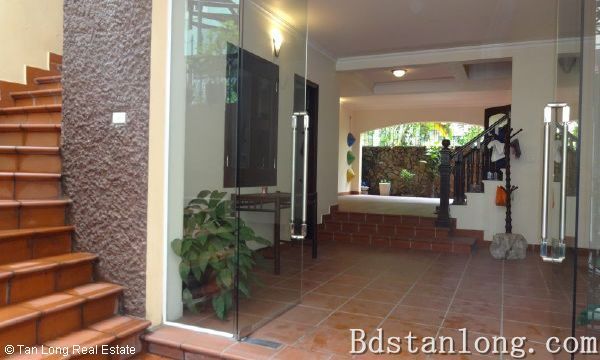 Cho thuê nhà đẹp, đủ đồ ở quận Tây Hồ, Hà Nội.